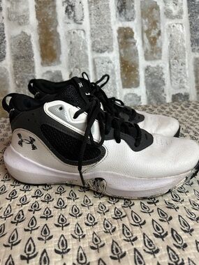 Under Armour Black Mesh Athletic Sneaker 6.5Y